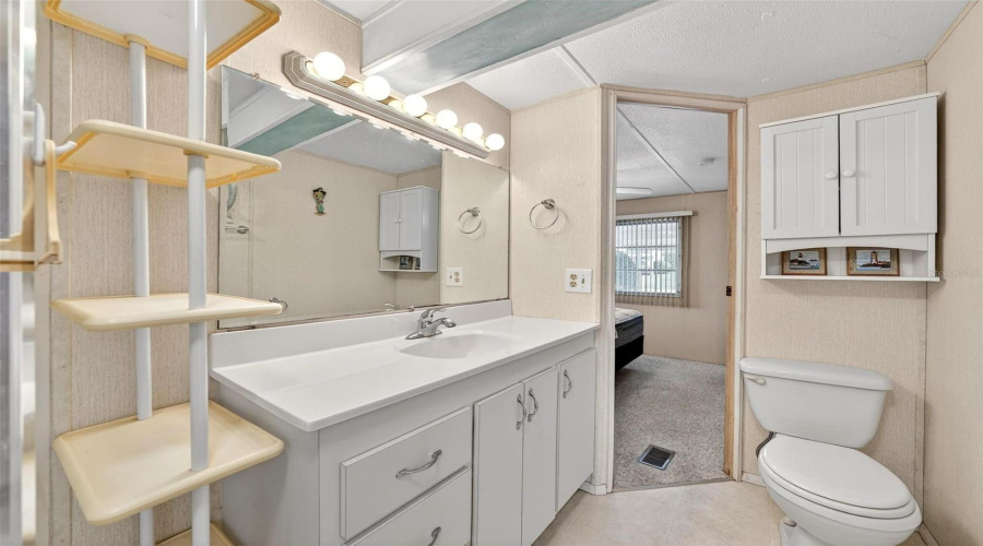 Jack-And-Jill Ensuite