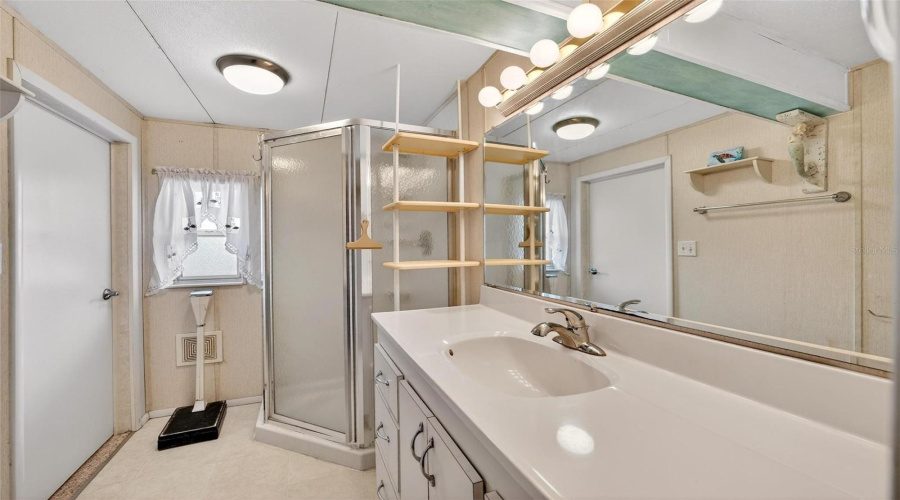 Tavares, Florida 32778, 3 Bedroom Bedrooms, ,2 Bathroombathrooms,Residential,For Sale,Hickory,0,Mfrg5109523