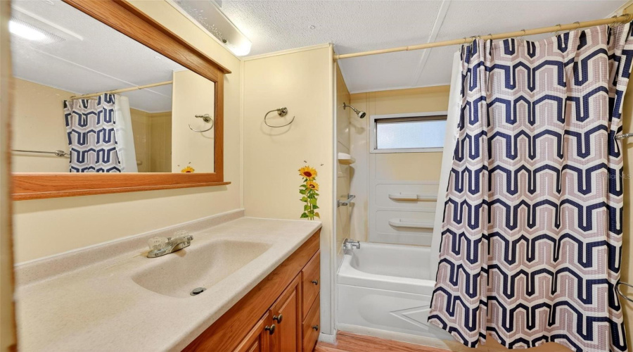 Tavares, Florida 32778, 3 Bedroom Bedrooms, ,2 Bathroombathrooms,Residential,For Sale,Hickory,0,Mfrg5109523