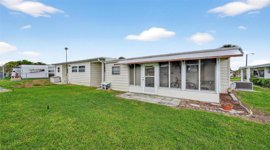 Tavares, Florida 32778, 3 Bedroom Bedrooms, ,2 Bathroombathrooms,Residential,For Sale,Hickory,0,Mfrg5109523