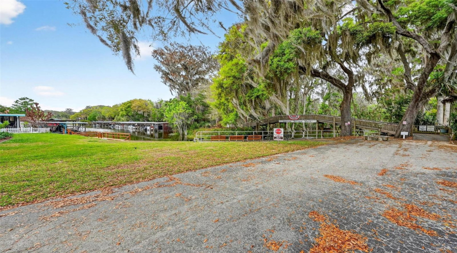 Tavares, Florida 32778, 3 Bedroom Bedrooms, ,2 Bathroombathrooms,Residential,For Sale,Hickory,0,Mfrg5109523