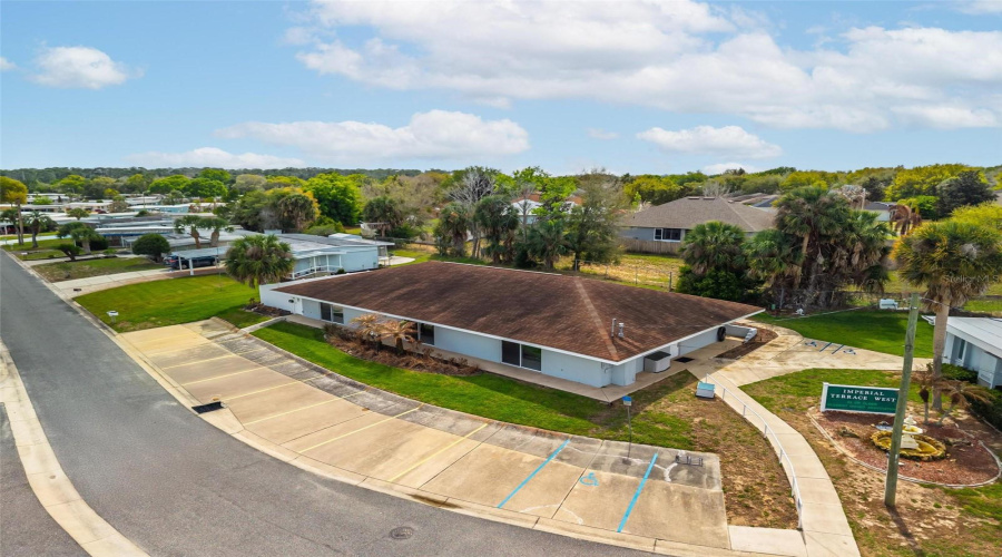 Tavares, Florida 32778, 3 Bedroom Bedrooms, ,2 Bathroombathrooms,Residential,For Sale,Hickory,0,Mfrg5109523