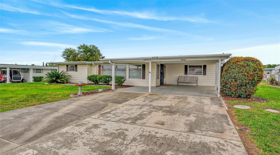 Tavares, Florida 32778, 3 Bedroom Bedrooms, ,2 Bathroombathrooms,Residential,For Sale,Hickory,0,Mfrg5109523