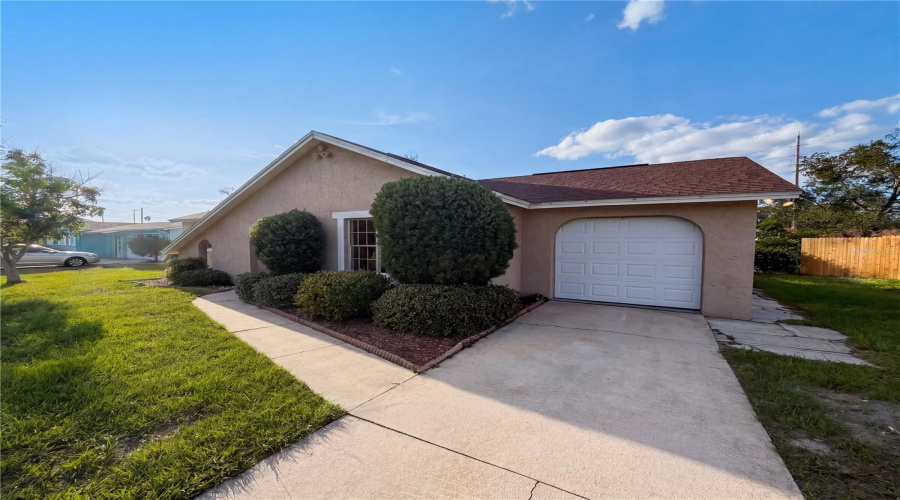 Deltona, Florida 32725, 3 Bedroom Bedrooms, ,2 Bathroombathrooms,Residential,For Sale,Fruitland,0,Mfro6415149
