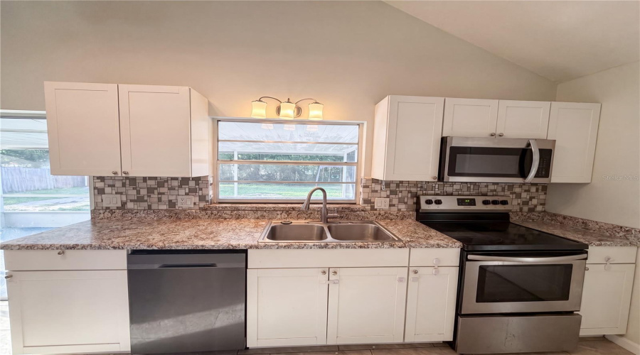 Deltona, Florida 32725, 3 Bedroom Bedrooms, ,2 Bathroombathrooms,Residential,For Sale,Fruitland,0,Mfro6415149