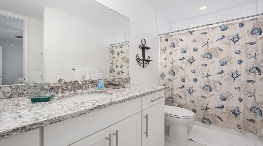 2Nd Ensuite Bath With Granite And Tub/Shower