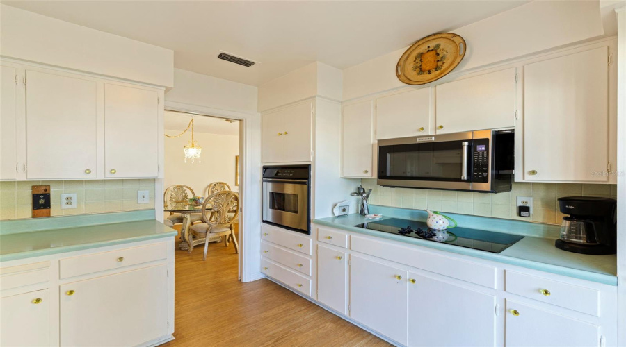 St Petersburg, Florida 33701, 1 Bedroom Bedrooms, ,1 Bathroombathrooms,Residential,For Sale,North Shore,0,Mfrtb8463460