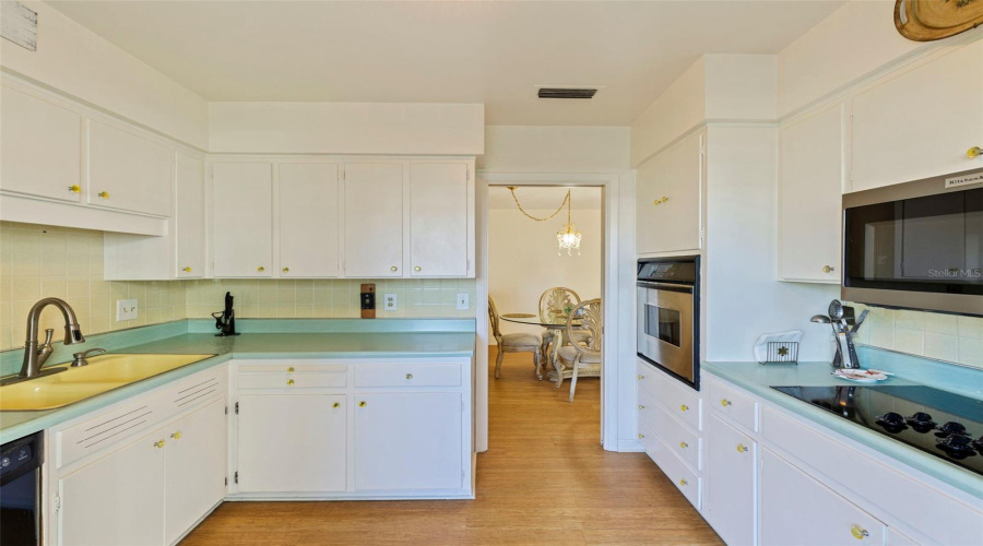 St Petersburg, Florida 33701, 1 Bedroom Bedrooms, ,1 Bathroombathrooms,Residential,For Sale,North Shore,0,Mfrtb8463460