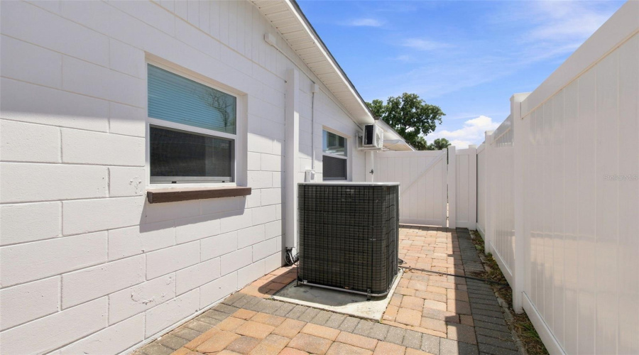 Tampa, Florida 33615, 6 Bedroom Bedrooms, ,3 Bathroombathrooms,Residential,For Sale,Ambassador,0,Mfrtb8537925