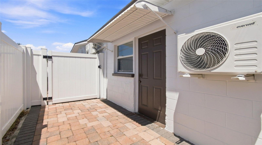 Tampa, Florida 33615, 6 Bedroom Bedrooms, ,3 Bathroombathrooms,Residential,For Sale,Ambassador,0,Mfrtb8537925