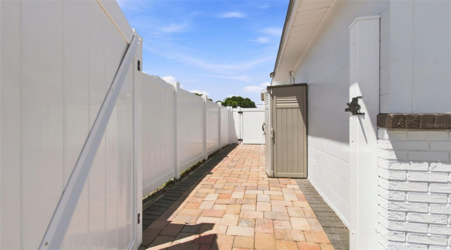 Tampa, Florida 33615, 6 Bedroom Bedrooms, ,3 Bathroombathrooms,Residential,For Sale,Ambassador,0,Mfrtb8537925
