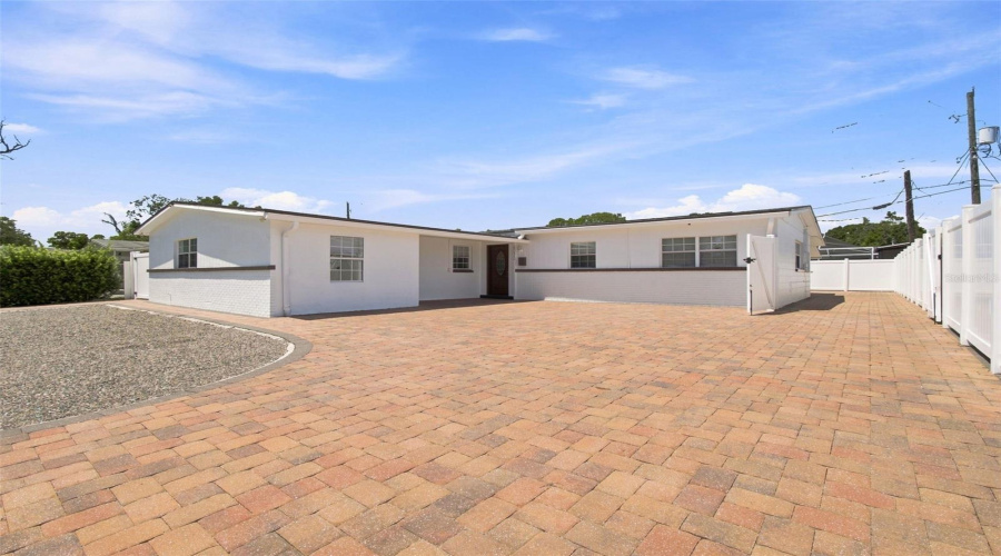 Tampa, Florida 33615, 6 Bedroom Bedrooms, ,3 Bathroombathrooms,Residential,For Sale,Ambassador,0,Mfrtb8537925