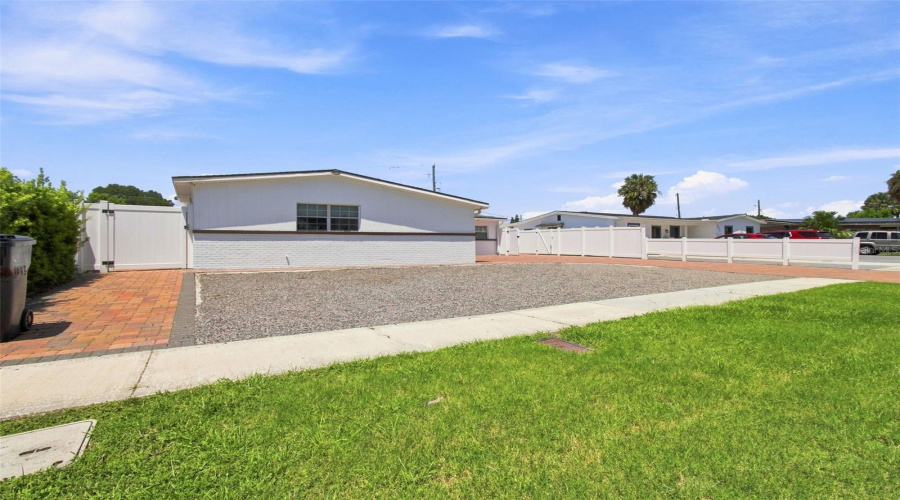 Tampa, Florida 33615, 6 Bedroom Bedrooms, ,3 Bathroombathrooms,Residential,For Sale,Ambassador,0,Mfrtb8537925