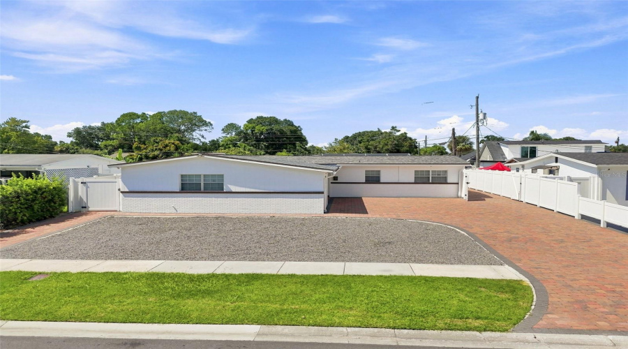 Tampa, Florida 33615, 6 Bedroom Bedrooms, ,3 Bathroombathrooms,Residential,For Sale,Ambassador,0,Mfrtb8537925