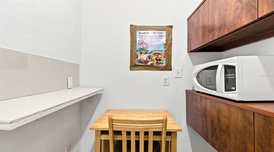 Tampa, Florida 33615, 6 Bedroom Bedrooms, ,3 Bathroombathrooms,Residential,For Sale,Ambassador,0,Mfrtb8537925