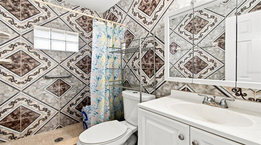 Tampa, Florida 33615, 6 Bedroom Bedrooms, ,3 Bathroombathrooms,Residential,For Sale,Ambassador,0,Mfrtb8537925
