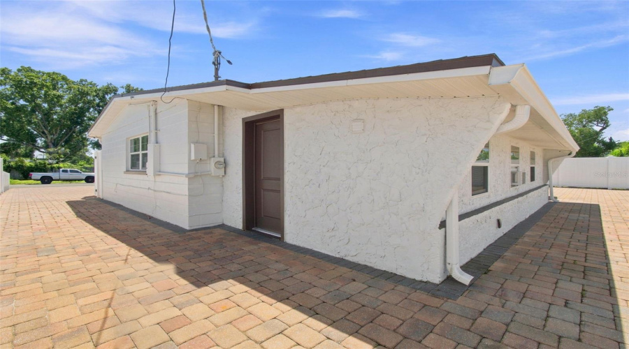 Tampa, Florida 33615, 6 Bedroom Bedrooms, ,3 Bathroombathrooms,Residential,For Sale,Ambassador,0,Mfrtb8537925