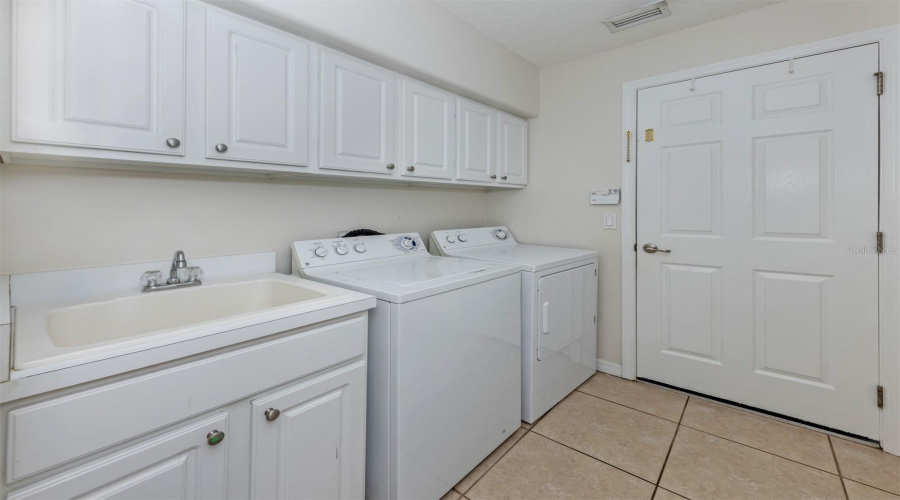 Venice, Florida 34292, 3 Bedroom Bedrooms, ,2 Bathroombathrooms,Residential,For Sale,Dancing River,0,Mfrn6144327