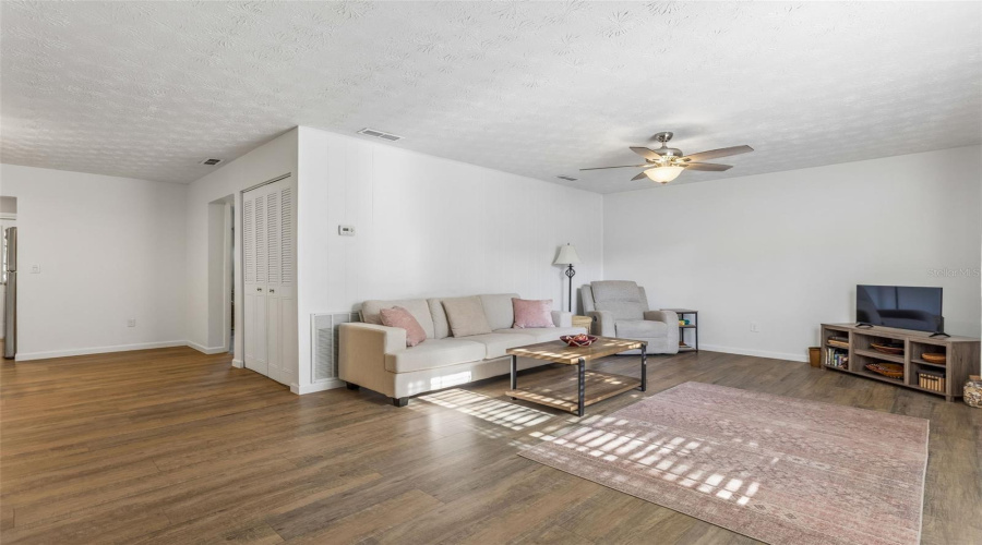 Orlando, Florida 32809, 1 Bedroom Bedrooms, ,1 Bathroombathrooms,Residential,For Sale,Hansel,0,Mfro6433270