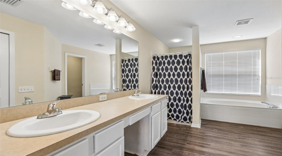 Plant City, Florida 33567, 4 Bedroom Bedrooms, ,3 Bathroombathrooms,Residential,For Sale,Wooden Shoe,0,Mfrtb8529534