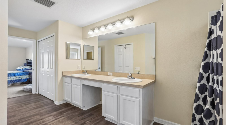 Plant City, Florida 33567, 4 Bedroom Bedrooms, ,3 Bathroombathrooms,Residential,For Sale,Wooden Shoe,0,Mfrtb8529534