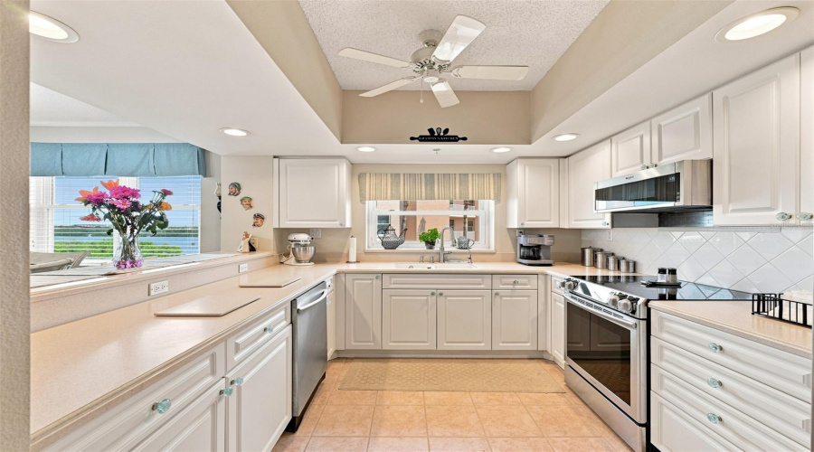 Seminole, Florida 33708, 3 Bedroom Bedrooms, ,2 Bathroombathrooms,Residential,For Sale,Shoreline,0,Mfrtb8540726