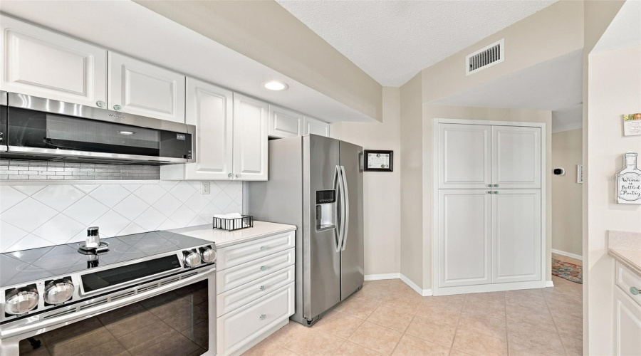 Seminole, Florida 33708, 3 Bedroom Bedrooms, ,2 Bathroombathrooms,Residential,For Sale,Shoreline,0,Mfrtb8540726