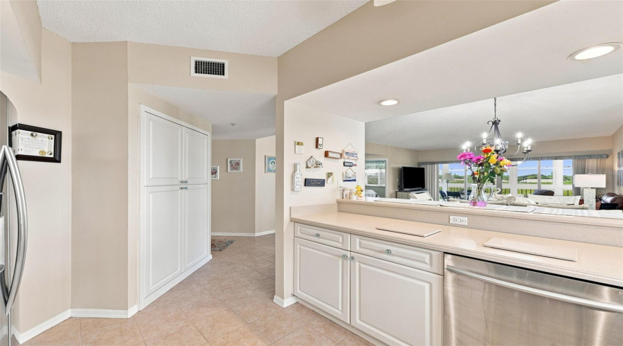 Seminole, Florida 33708, 3 Bedroom Bedrooms, ,2 Bathroombathrooms,Residential,For Sale,Shoreline,0,Mfrtb8540726