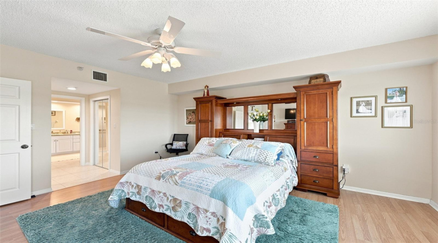Seminole, Florida 33708, 3 Bedroom Bedrooms, ,2 Bathroombathrooms,Residential,For Sale,Shoreline,0,Mfrtb8540726