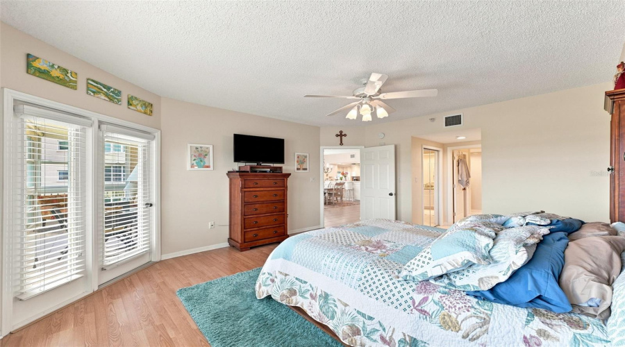Seminole, Florida 33708, 3 Bedroom Bedrooms, ,2 Bathroombathrooms,Residential,For Sale,Shoreline,0,Mfrtb8540726