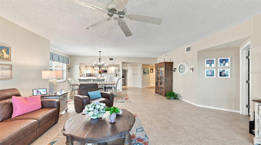 Seminole, Florida 33708, 3 Bedroom Bedrooms, ,2 Bathroombathrooms,Residential,For Sale,Shoreline,0,Mfrtb8540726