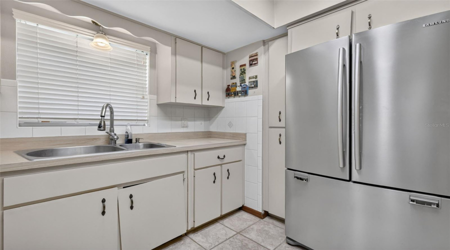 Umatilla, Florida 32784, 3 Bedroom Bedrooms, ,2 Bathroombathrooms,Residential,For Sale,Beach Dr,0,Mfrg5116988