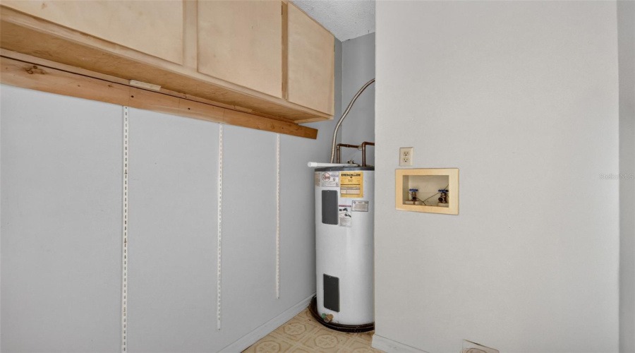 Umatilla, Florida 32784, 3 Bedroom Bedrooms, ,2 Bathroombathrooms,Residential,For Sale,Beach Dr,0,Mfrg5116988