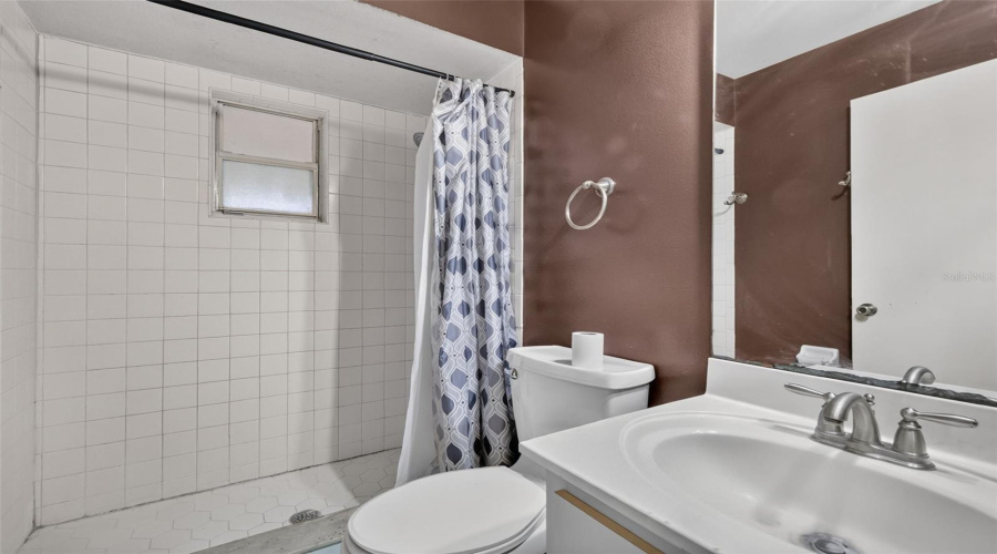 Umatilla, Florida 32784, 3 Bedroom Bedrooms, ,2 Bathroombathrooms,Residential,For Sale,Beach Dr,0,Mfrg5116988