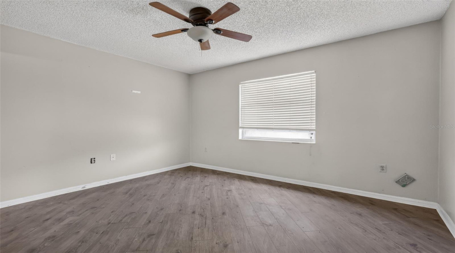 Umatilla, Florida 32784, 3 Bedroom Bedrooms, ,2 Bathroombathrooms,Residential,For Sale,Beach Dr,0,Mfrg5116988
