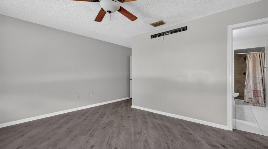 Umatilla, Florida 32784, 3 Bedroom Bedrooms, ,2 Bathroombathrooms,Residential,For Sale,Beach Dr,0,Mfrg5116988