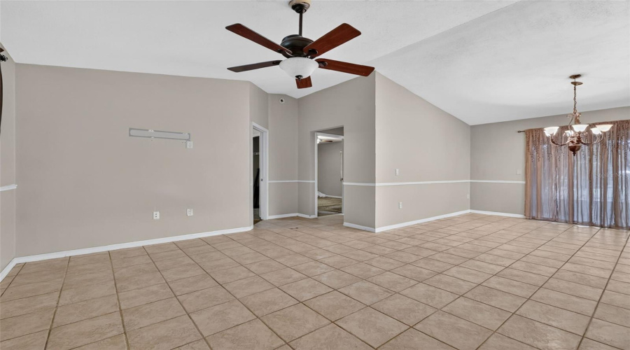 Umatilla, Florida 32784, 3 Bedroom Bedrooms, ,2 Bathroombathrooms,Residential,For Sale,Beach Dr,0,Mfrg5116988