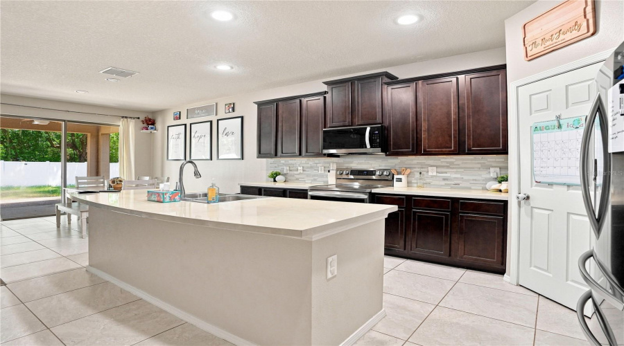 Brooksville, Florida 34604, 4 Bedroom Bedrooms, ,2 Bathroombathrooms,Residential,For Sale,Stone House,0,Mfrw7888961