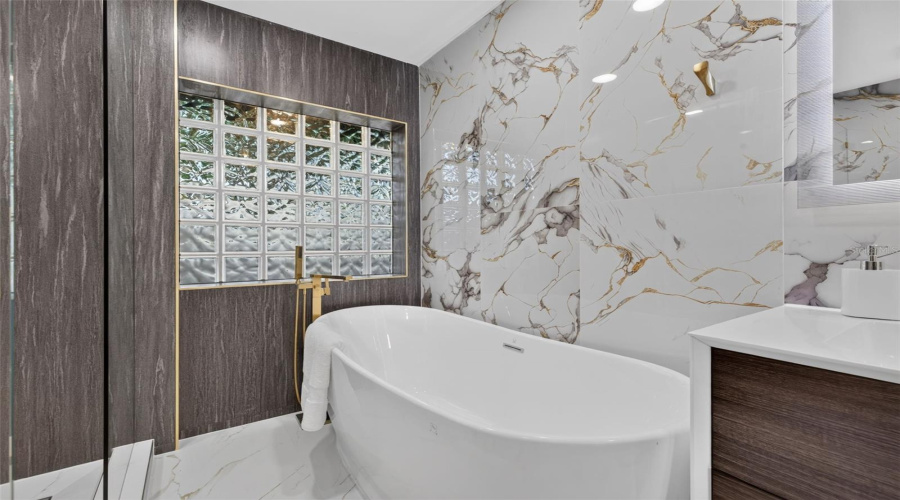 St Petersburg, Florida 33704, 4 Bedroom Bedrooms, ,4 Bathroombathrooms,Residential,For Sale,Miramar,0,Mfrtb8538003