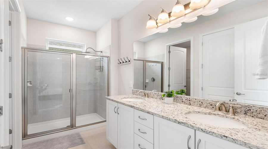 Kissimmee, Florida 34747, 5 Bedroom Bedrooms, ,4 Bathroombathrooms,Residential,For Sale,Southfield,0,Mfro6299793