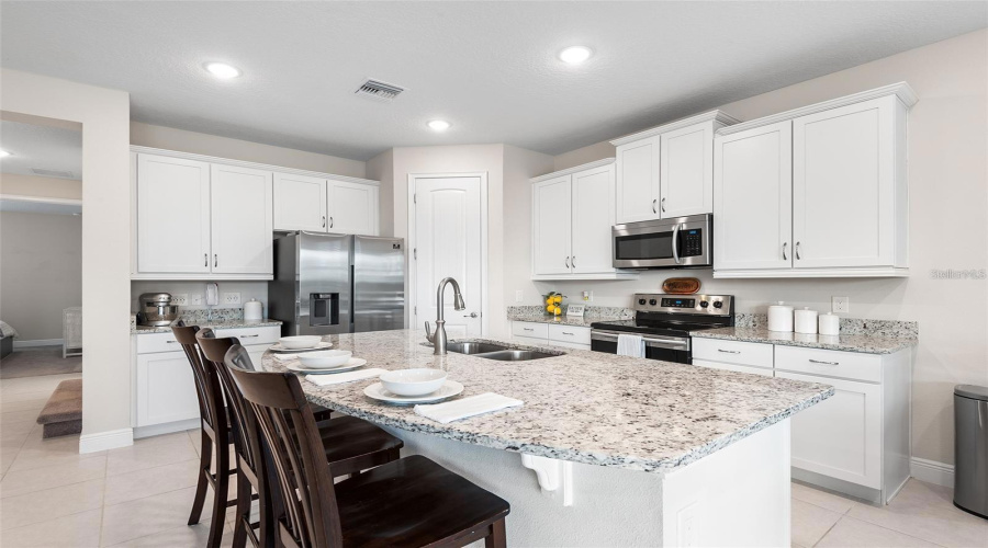 Kissimmee, Florida 34747, 5 Bedroom Bedrooms, ,4 Bathroombathrooms,Residential,For Sale,Southfield,0,Mfro6299793