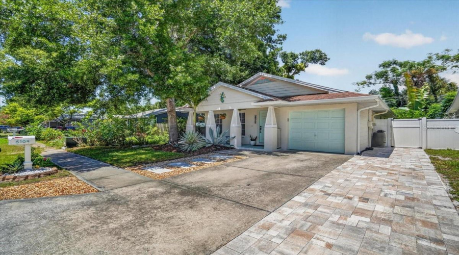 Gulfport, Florida 33707, 3 Bedroom Bedrooms, ,2 Bathroombathrooms,Residential,For Sale,17Th,0,Mfrtb8538444
