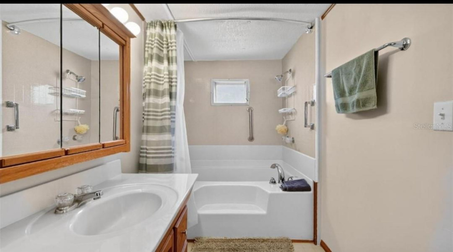 Tavares, Florida 32778, 2 Bedroom Bedrooms, ,2 Bathroombathrooms,Residential,For Sale,Linda,0,Mfro6429167