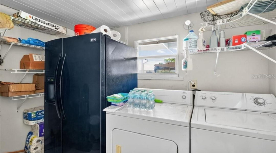 Tavares, Florida 32778, 2 Bedroom Bedrooms, ,2 Bathroombathrooms,Residential,For Sale,Linda,0,Mfro6429167
