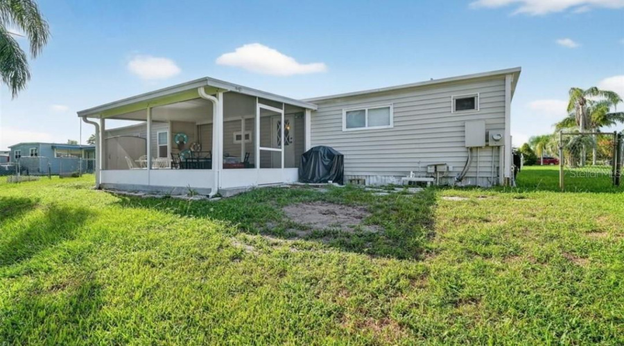 Tavares, Florida 32778, 2 Bedroom Bedrooms, ,2 Bathroombathrooms,Residential,For Sale,Linda,0,Mfro6429167