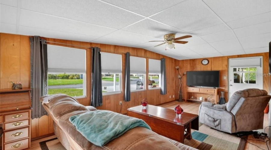 Tavares, Florida 32778, 2 Bedroom Bedrooms, ,2 Bathroombathrooms,Residential,For Sale,Linda,0,Mfro6429167