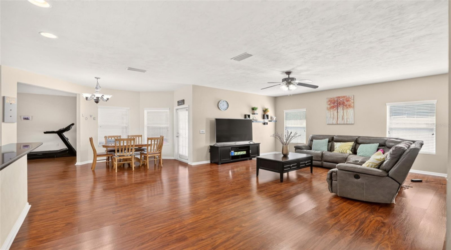 Gainesville, Florida 32608, 4 Bedroom Bedrooms, ,3 Bathroombathrooms,Residential,For Sale,75Th,0,Mfrgc542791
