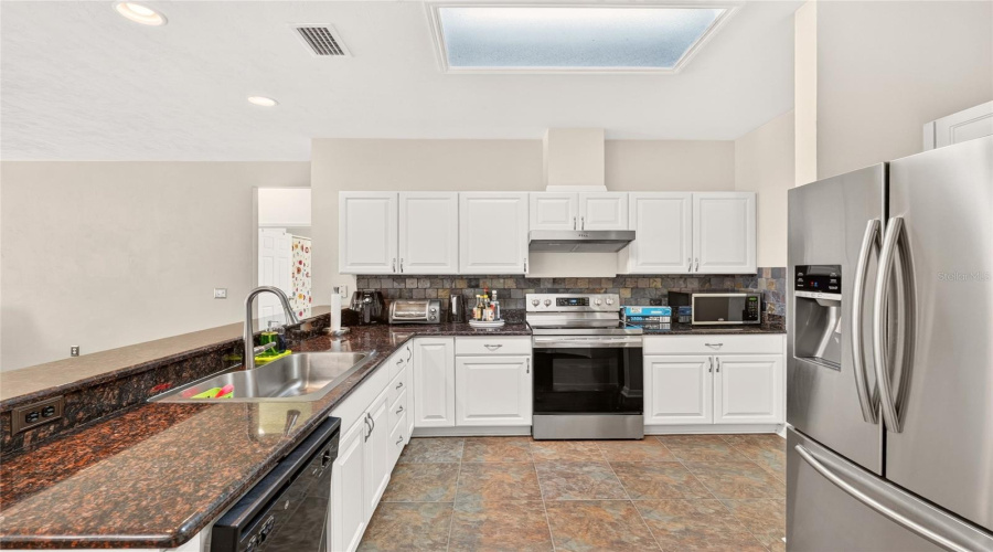 Gainesville, Florida 32608, 4 Bedroom Bedrooms, ,3 Bathroombathrooms,Residential,For Sale,75Th,0,Mfrgc542791
