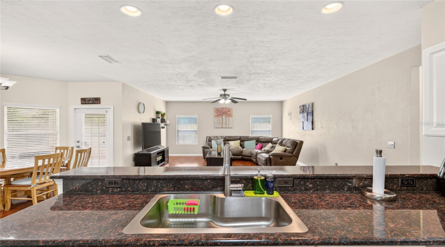 Gainesville, Florida 32608, 4 Bedroom Bedrooms, ,3 Bathroombathrooms,Residential,For Sale,75Th,0,Mfrgc542791