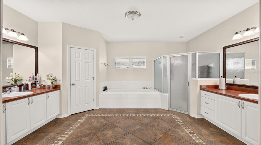 Gainesville, Florida 32608, 4 Bedroom Bedrooms, ,3 Bathroombathrooms,Residential,For Sale,75Th,0,Mfrgc542791